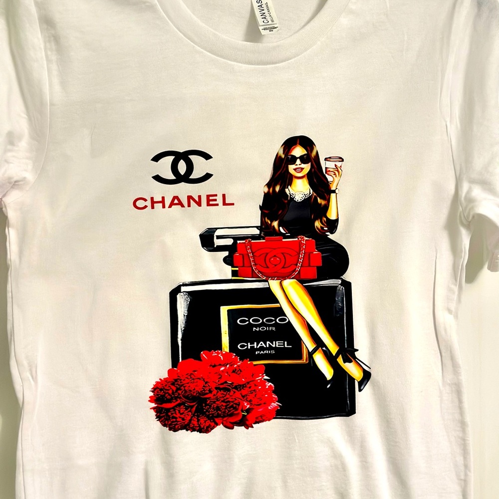 Custom Print T-shirt. Size XS